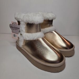 BNWT Womens Juicy Couture Ocarina Fur Lined Boots Sz 8.5 Rose Gold AS-IS